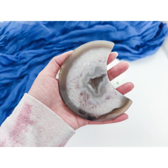 Druzy Agate Flat Moon Crystal Carving - Picture 6 of 8